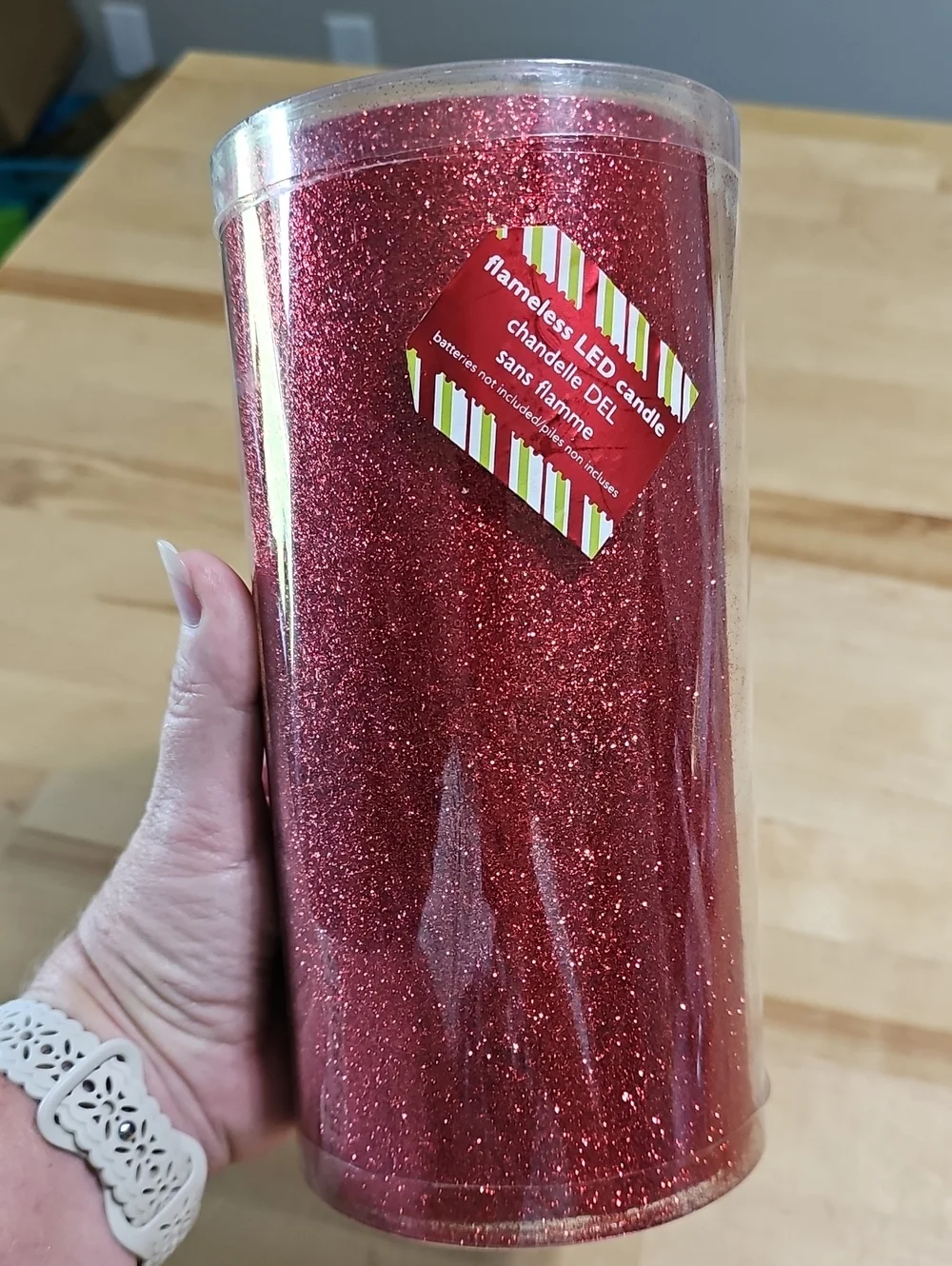 Set of 4 NIB Pier 1 Imports Red & Green Glitter Flameless LED Candles - Timers